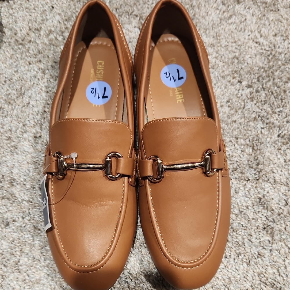 Cushionaire Tan Loafers with Silver Buckle